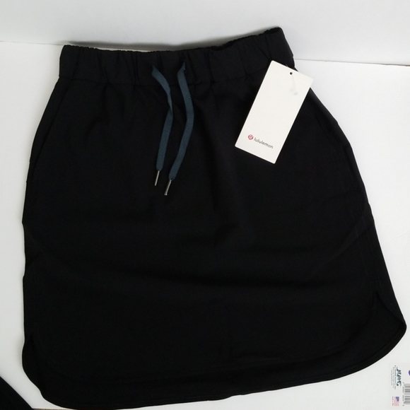 lululemon athletica Dresses & Skirts - Lululemon on the fly Skirt